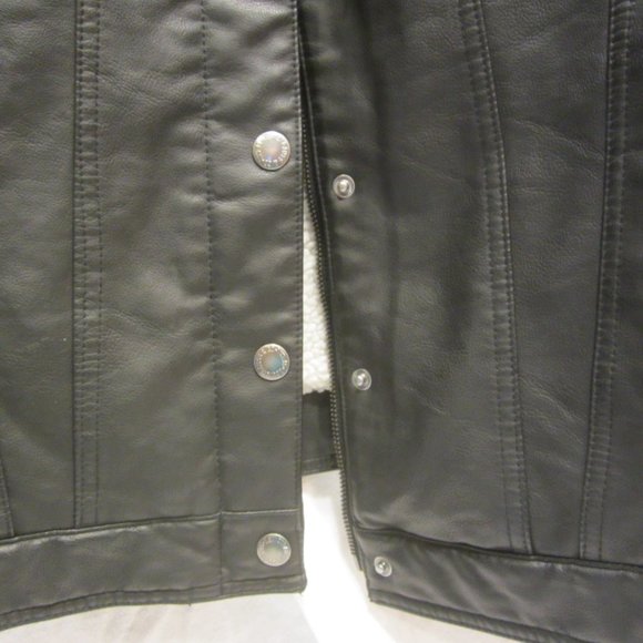 VTG LEVI STRAUS FAUX LEATHER TRUCKER JACKET, W/FAUX SHERPA LINING, LARGE - Picture 3 of 16